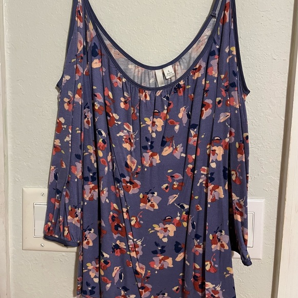 LC Lauren Conrad (kohls) top w/ shoulder cut outs - Picture 2 of 4